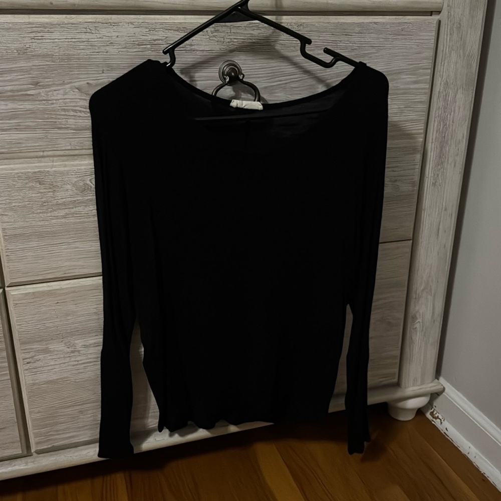 Black long sleeve tee